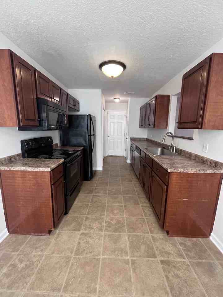 206 N Bridgeport Dr #1 - Photo 5 of 9