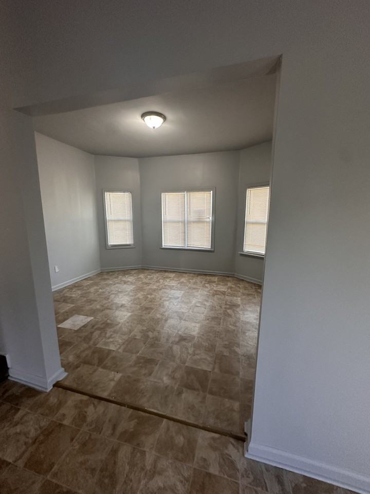 558 Holbrook St #1 - Photo 3 of 18