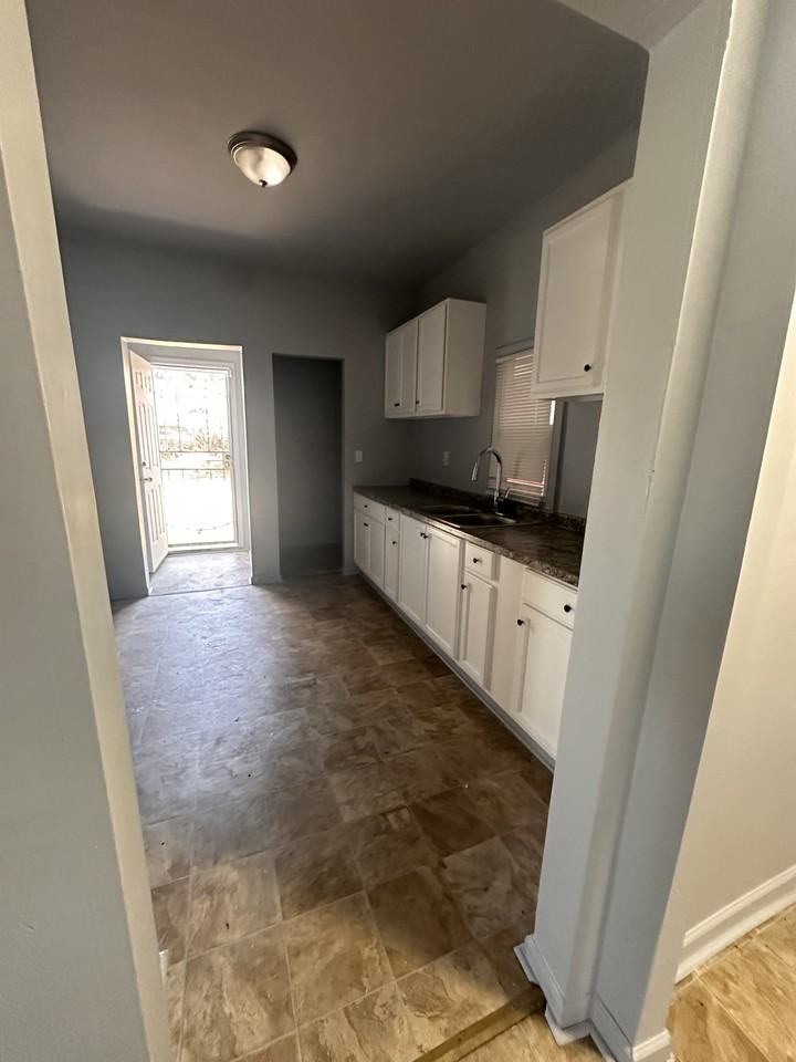 558 Holbrook St #1 - Photo 6 of 18