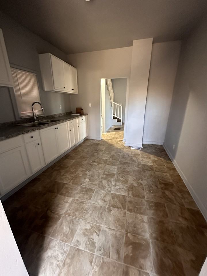 558 Holbrook St #1 - Photo 7 of 18