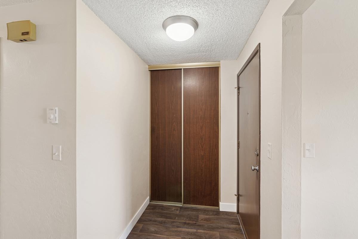 1740 Adkins St - Photo 4 of 33