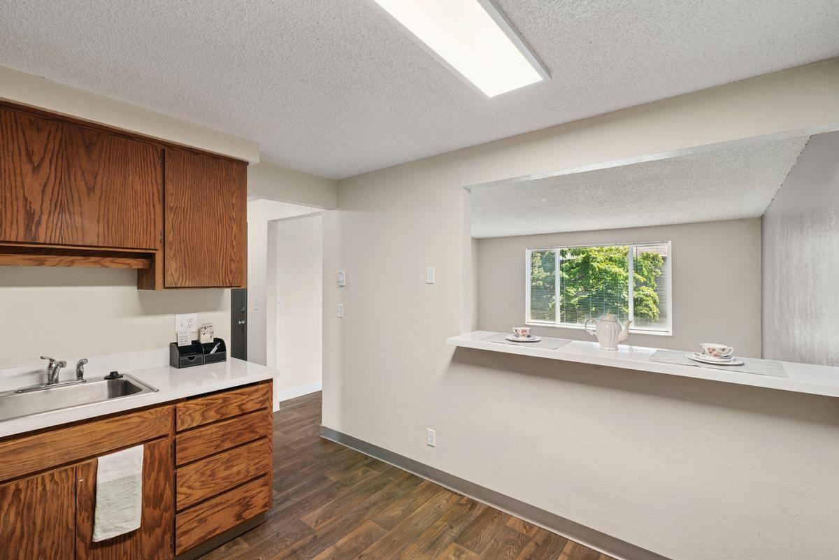 1740 Adkins St - Photo 6 of 33