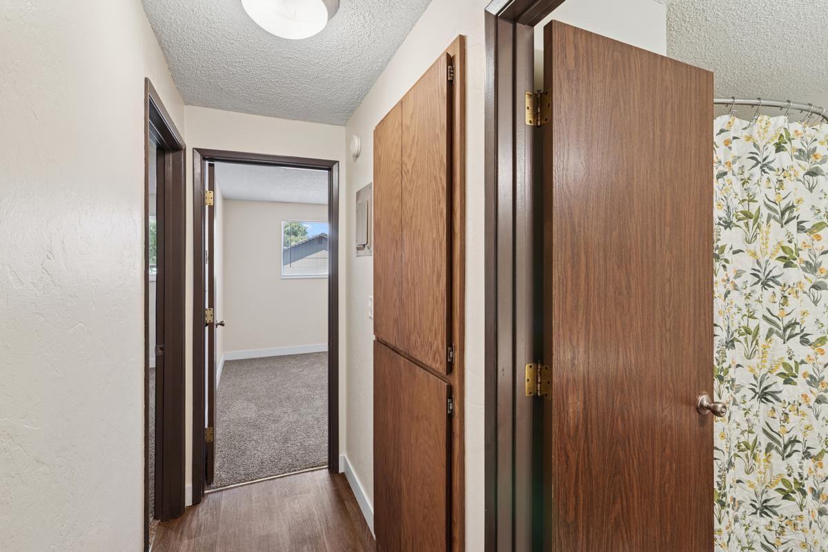 1740 Adkins St - Photo 6 of 40