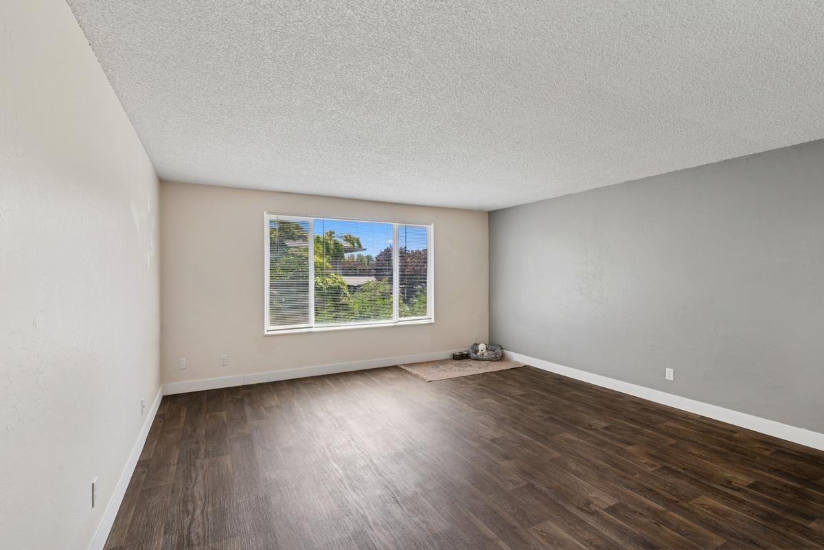 1740 Adkins St - Photo 7 of 40
