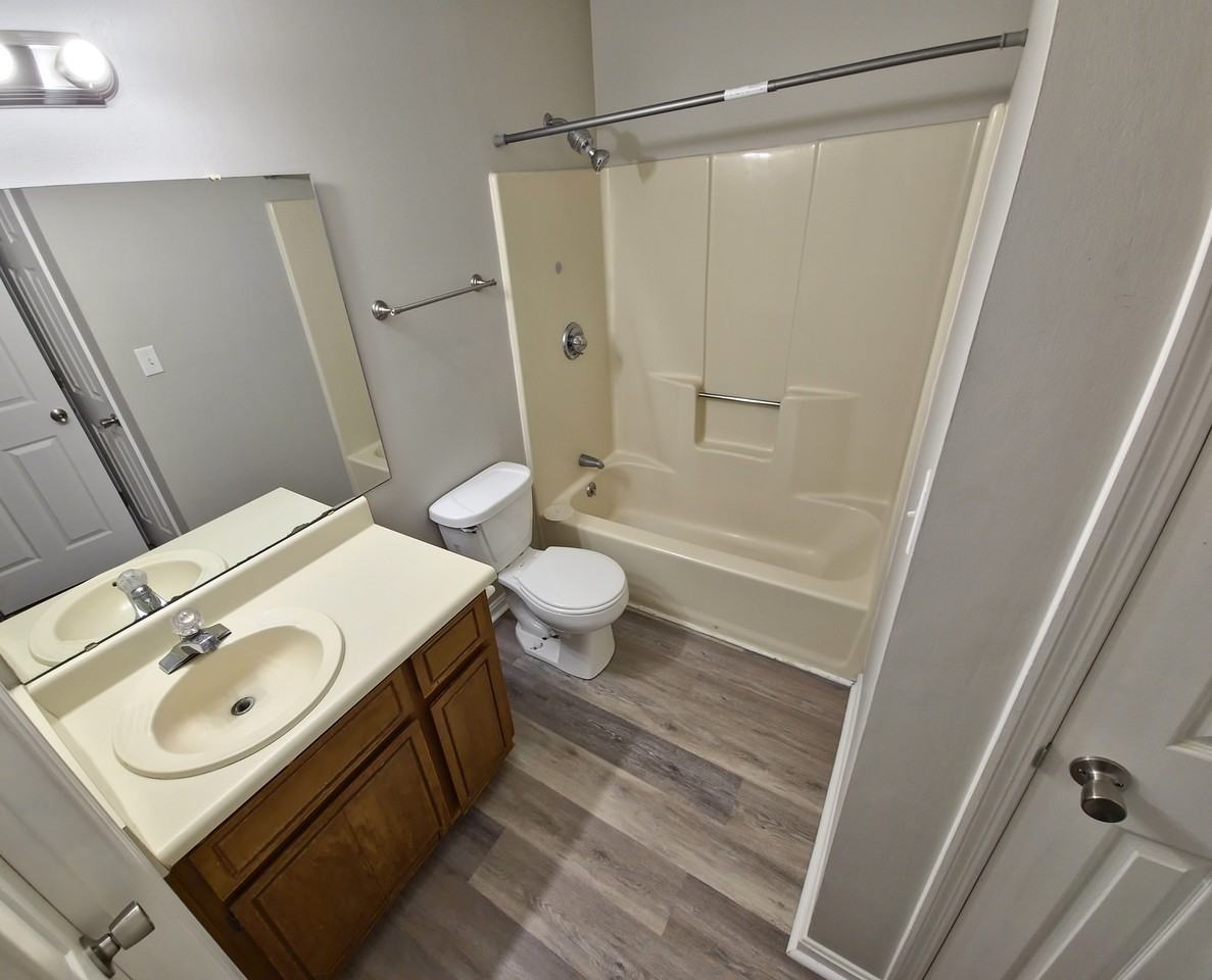 105 Sherwood Rd Apt A #105A - Photo 7 of 11