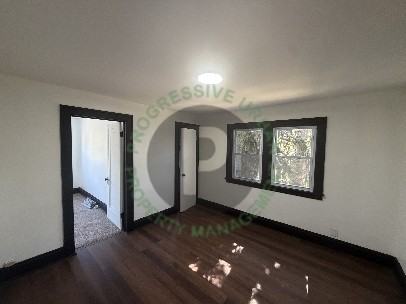 11201 Revere Ave - Photo 3 of 10