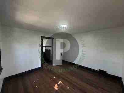 11201 Revere Ave - Photo 4 of 10
