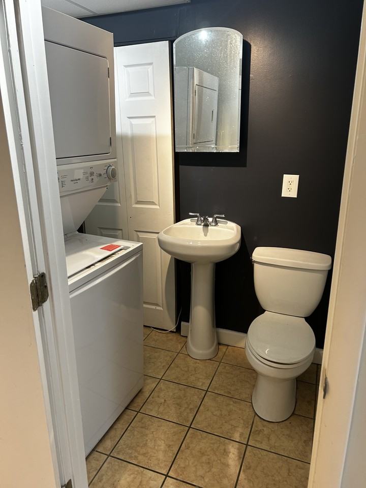 1254 Half St Sw #D - Photo 4 of 11