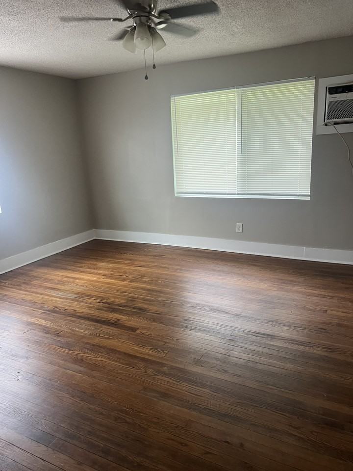 1815 S Ocoee St #4 - Photo 3 of 10