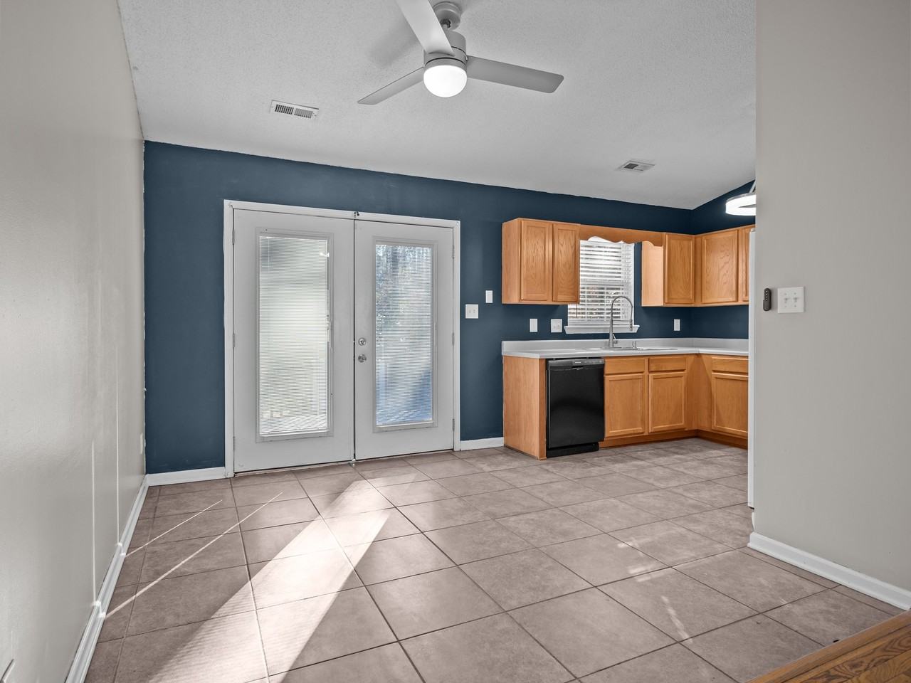 218 Winterberry Ct #1 - Photo 5 of 31
