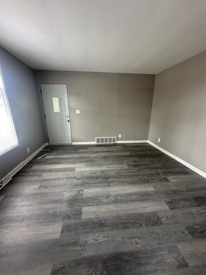 1544 Jiroch St #2 - Photo 4 of 7
