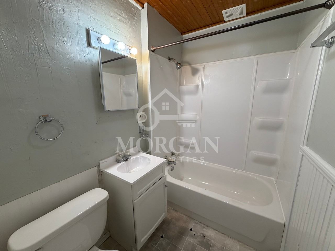 2509 W 11th St #1 - Photo 4 of 9