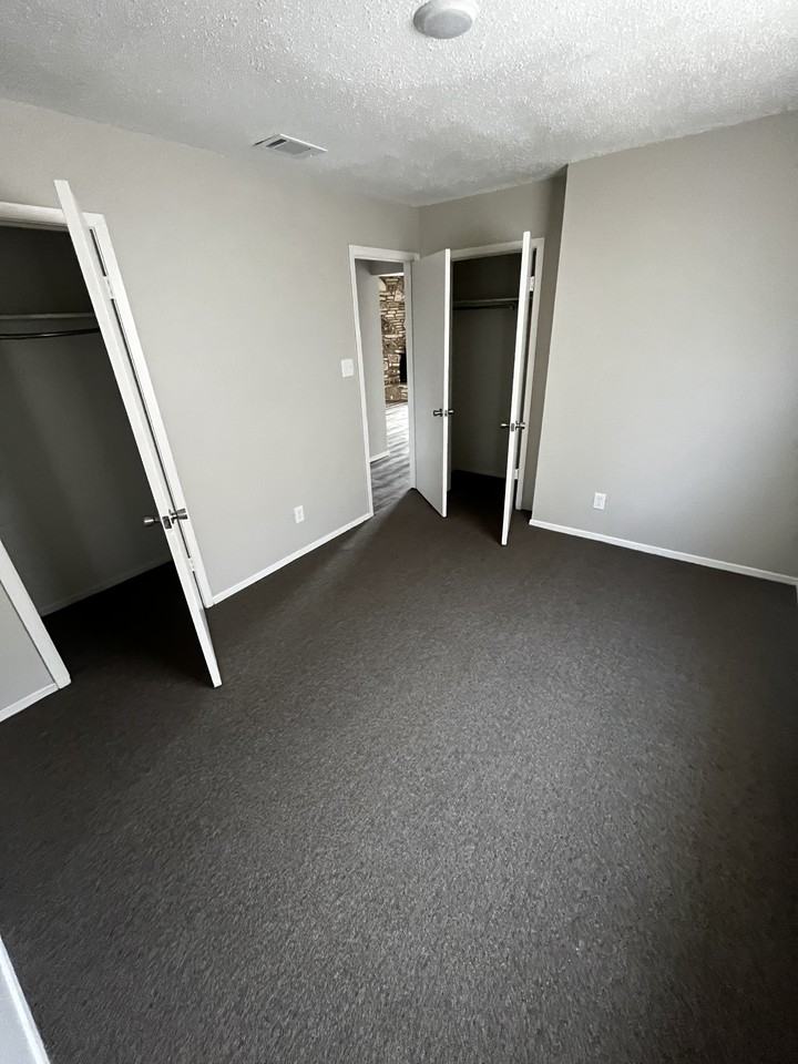 821 Bracewood Cir #C - Photo 4 of 21