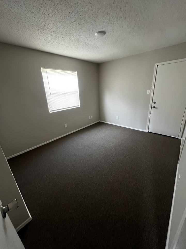 821 Bracewood Cir #C - Photo 7 of 21