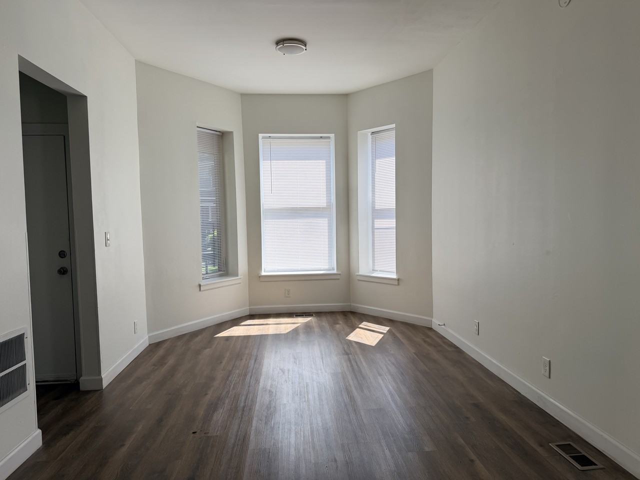 7432 S Maryland Ave #1 - Photo 4 of 10