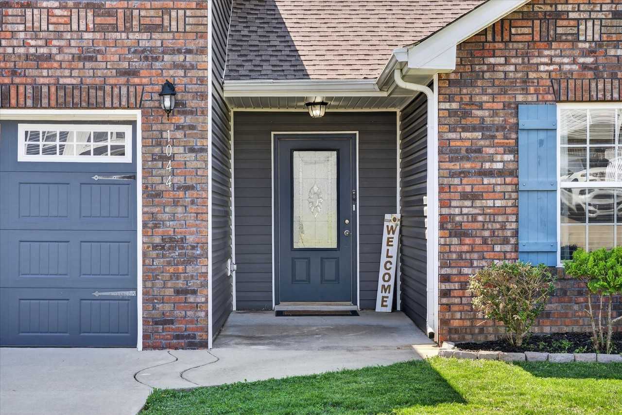 1044 Charles Thomas Dr #1 - Photo 5 of 37