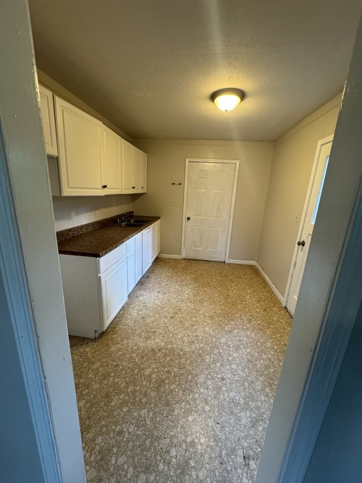 831 Se 33rd St #1 - Photo 3 of 10