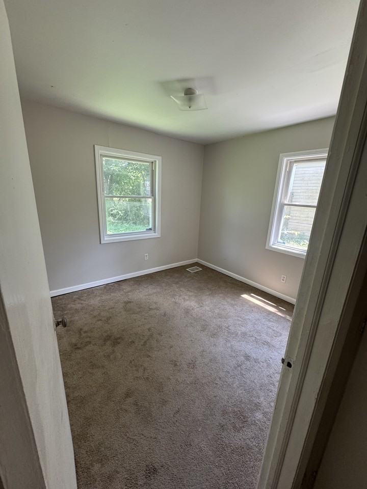 3604 Sw Kirklawn Ave #1 - Photo 5 of 9