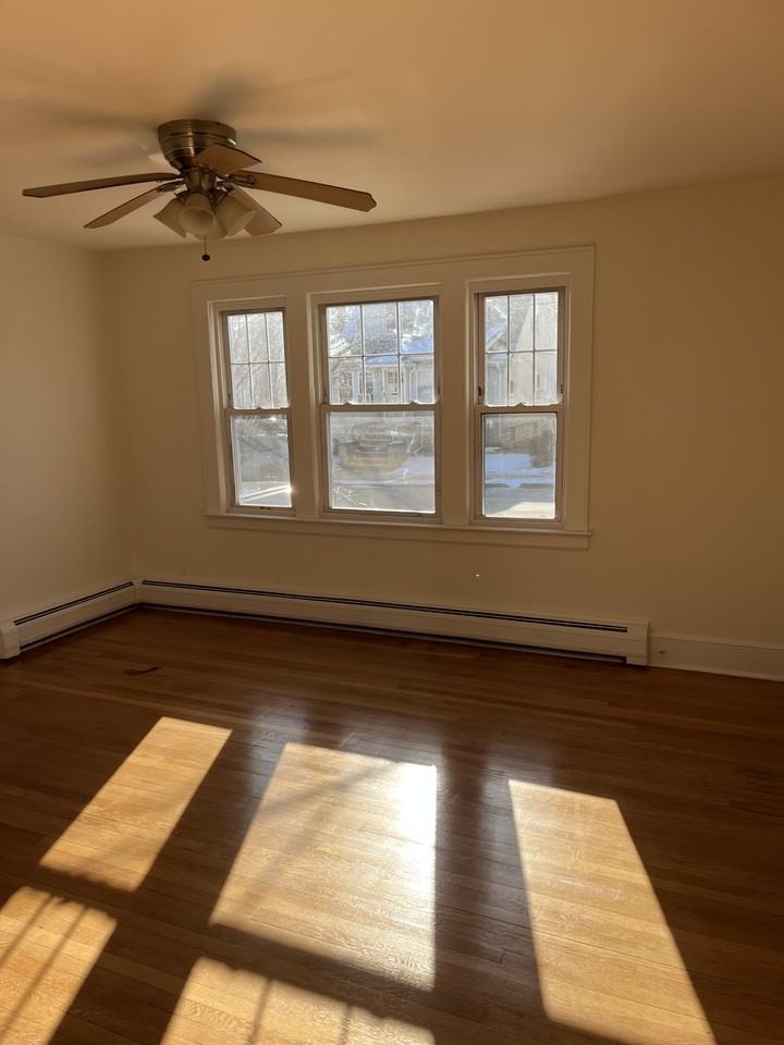 12 Abbott Pl #3 - Photo 7 of 9