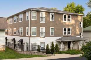 609 S Henderson - Photo 1 of 1