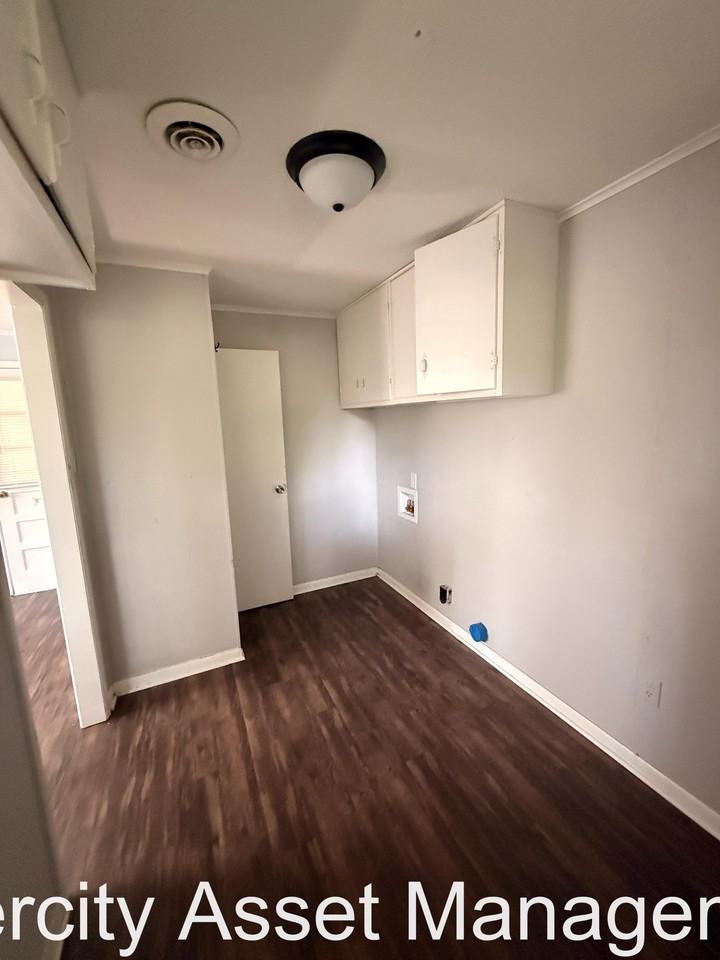 3692 Huntingdon Ln #1 - Photo 7 of 11