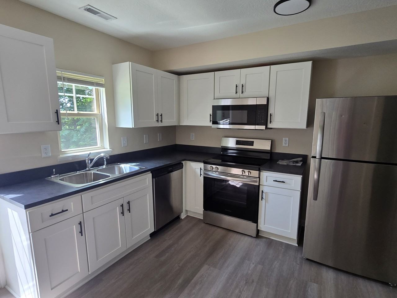 214 Laverne Dr #A - Photo 6 of 8