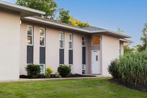 featured image of 400 S Henderson St