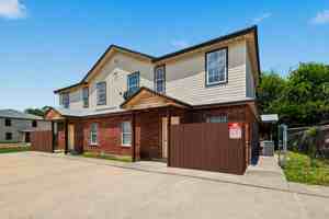 featured image of 7607 Windsor Oaks #1