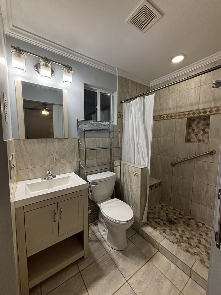 E 16th St - Photo 6 of 7