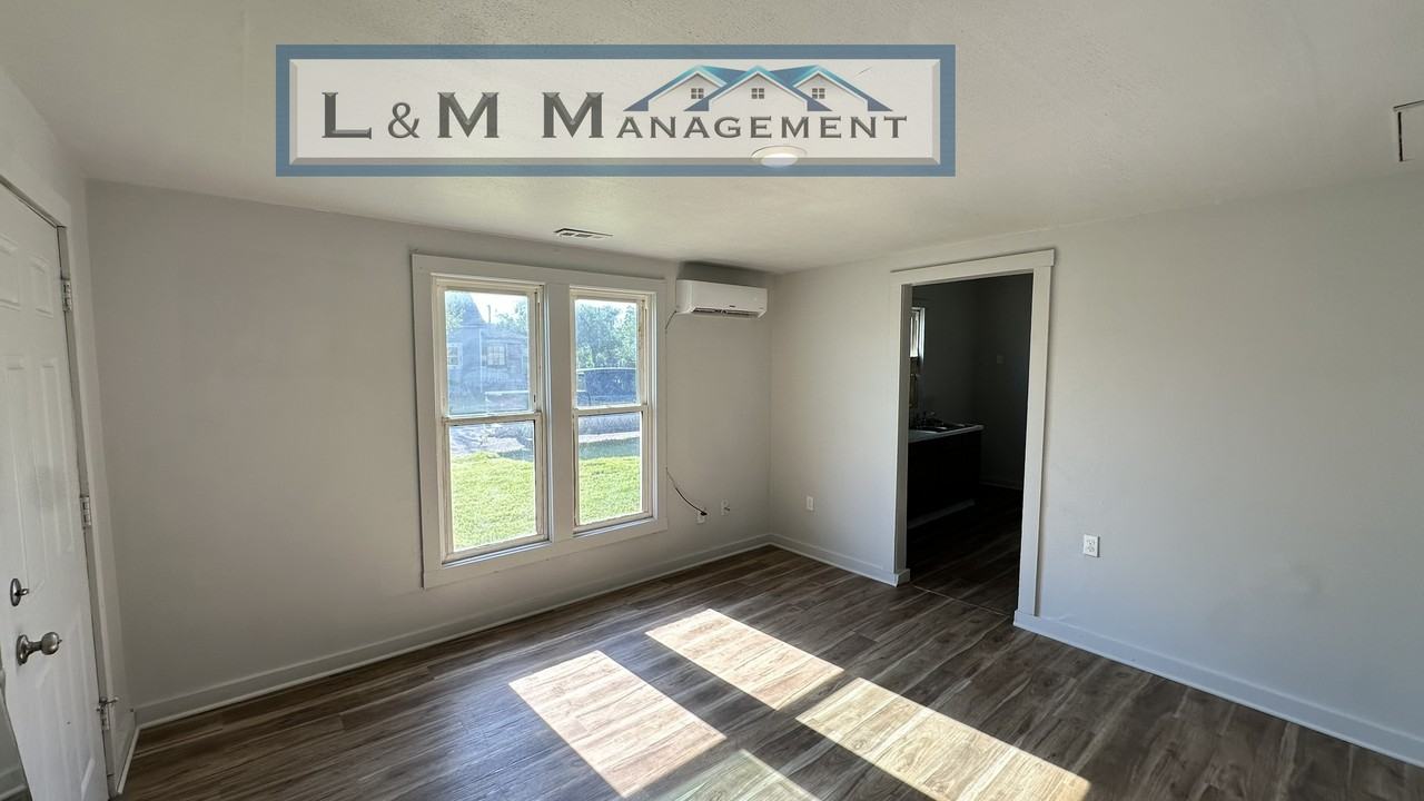 129 E Avenue E #1 - Photo 2 of 12