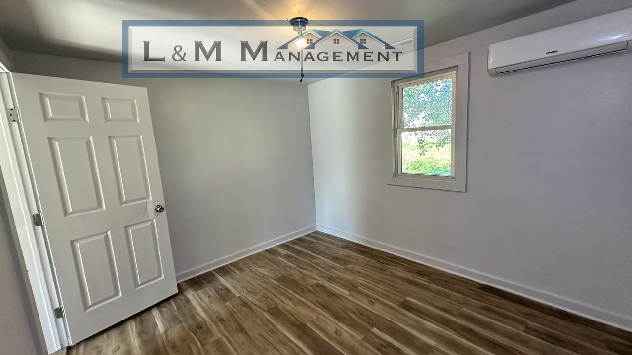 129 E Avenue E #1 - Photo 4 of 12