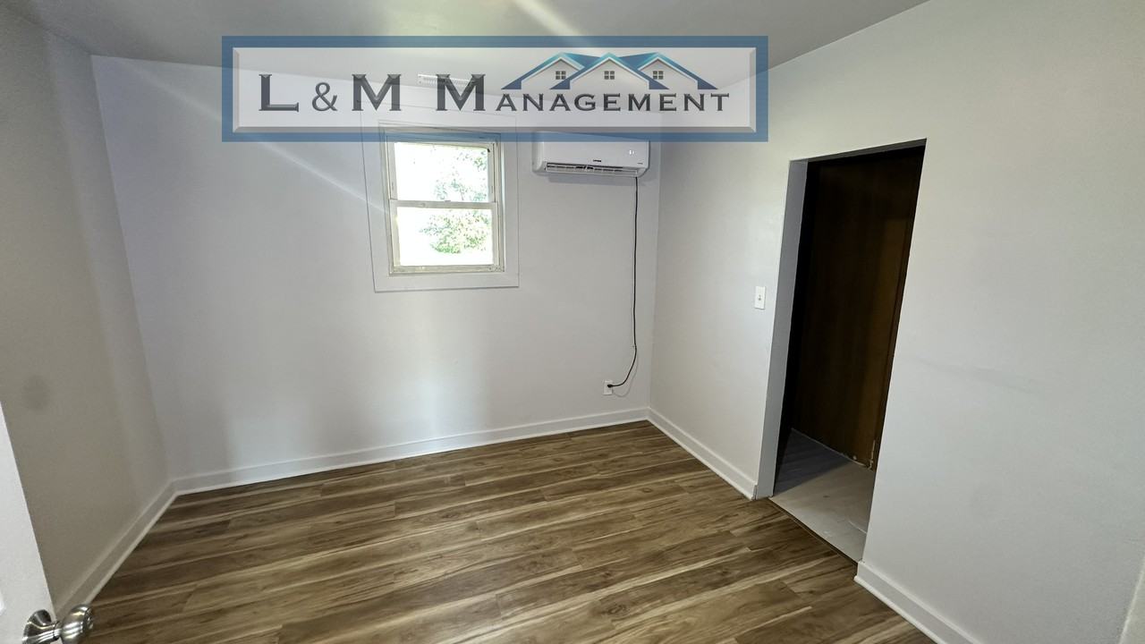 129 E Avenue E #1 - Photo 7 of 12