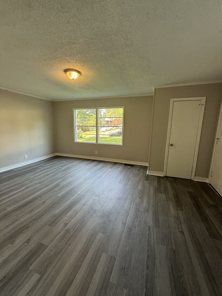 1433 12th St #1 - Photo 2 of 10