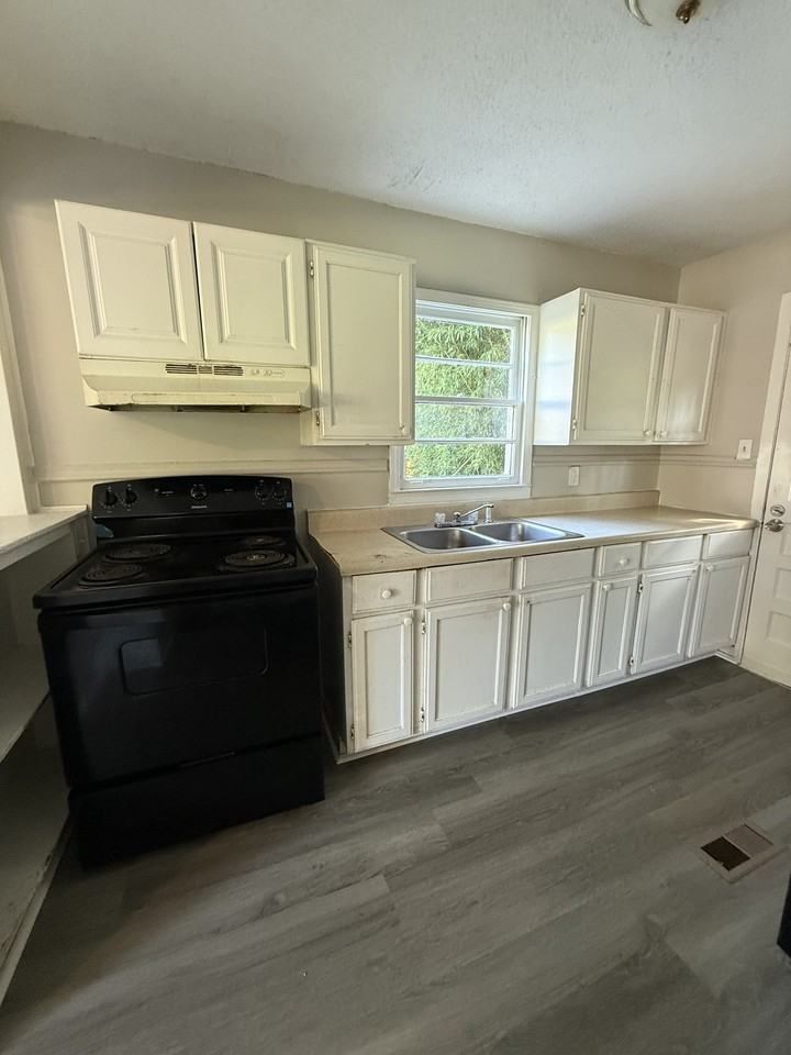 1433 12th St #1 - Photo 4 of 10