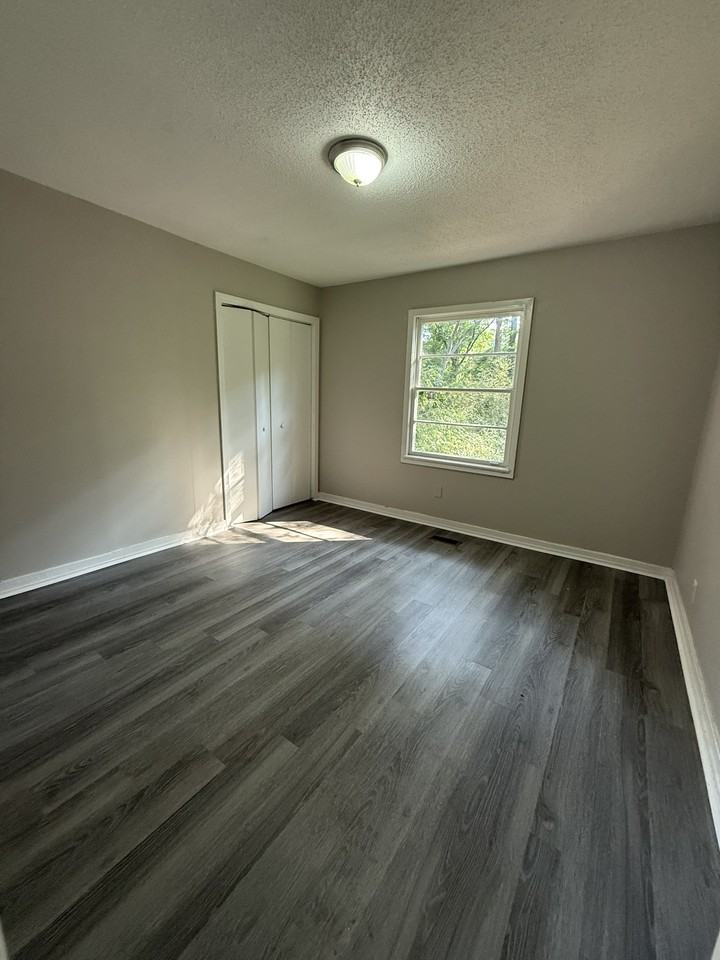 1433 12th St #1 - Photo 5 of 10