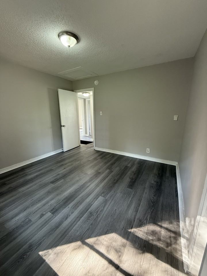 1433 12th St #1 - Photo 6 of 10
