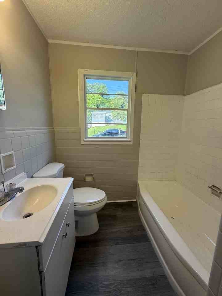 1433 12th St #1 - Photo 7 of 10