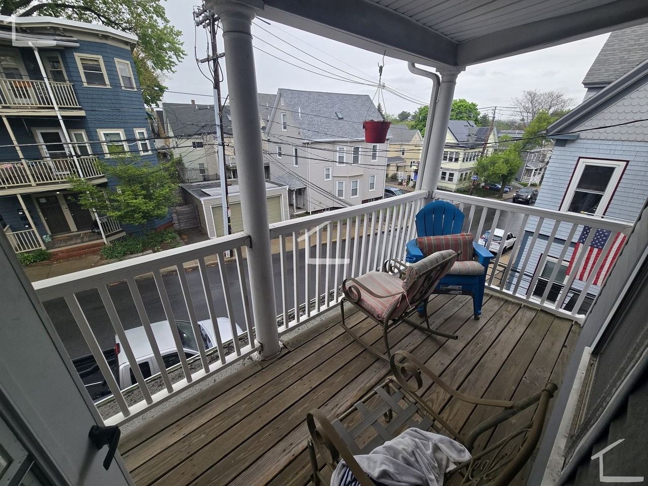 189 Lowell St - Photo 4 of 9