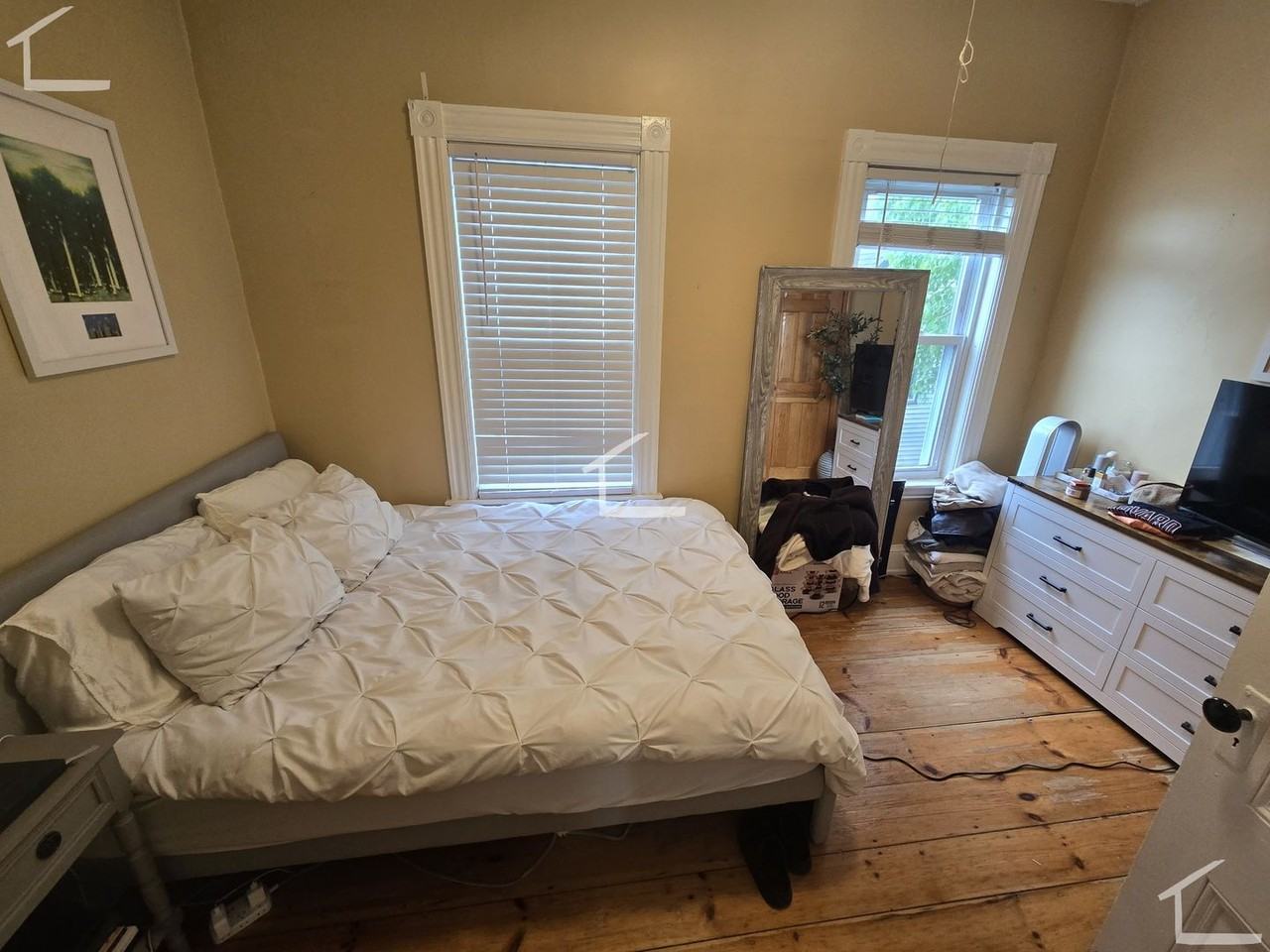 189 Lowell St - Photo 5 of 9