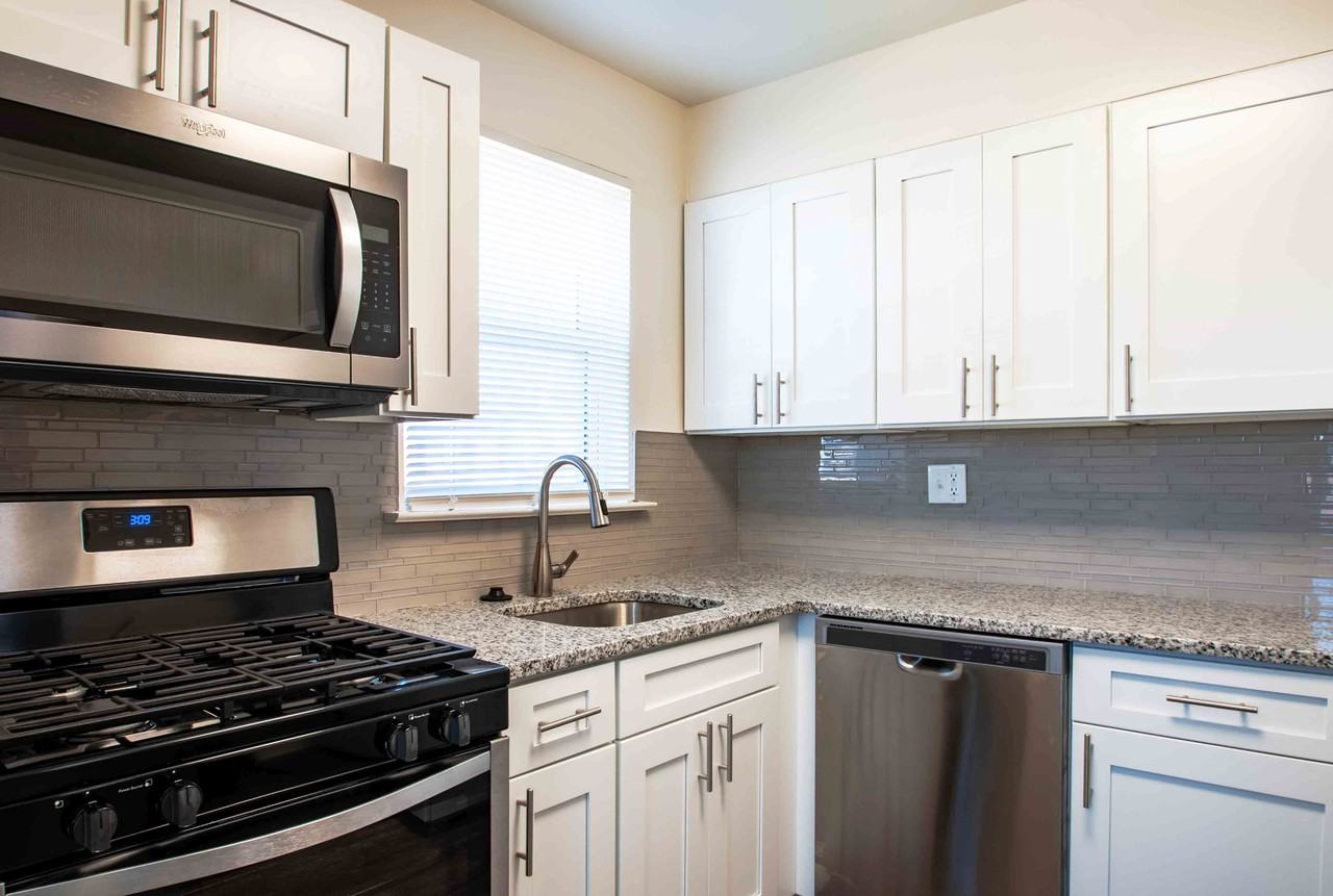 Camp Hill Plaza Apartment Homes - Photo 3 of 26