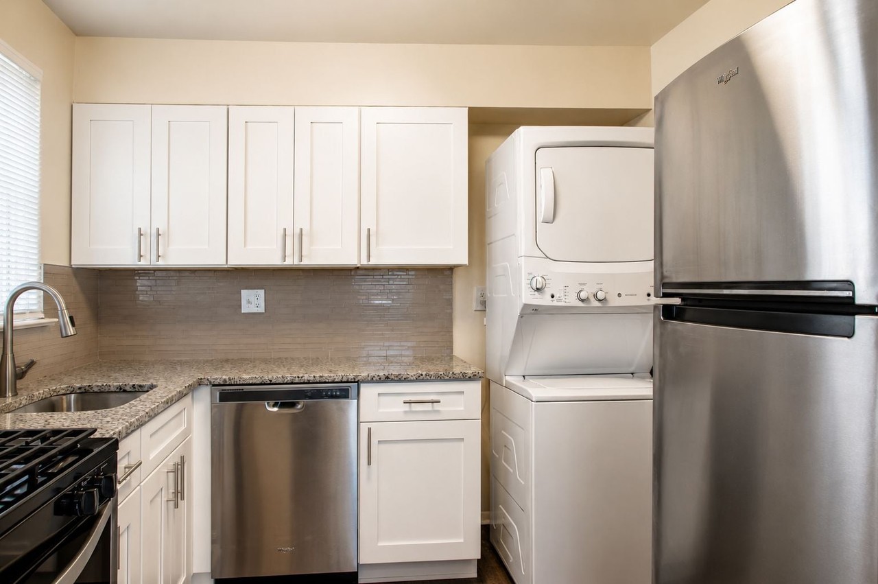 Camp Hill Plaza Apartment Homes - Photo 4 of 26