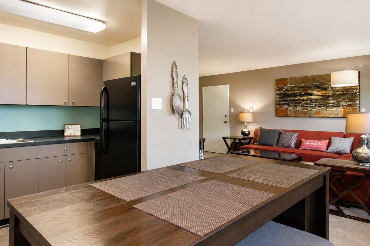 Camp Hill Plaza Apartment Homes - Photo 5 of 26