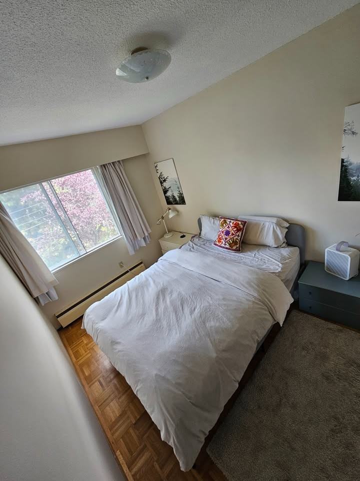 2055 York Avenue - Photo 7 of 11