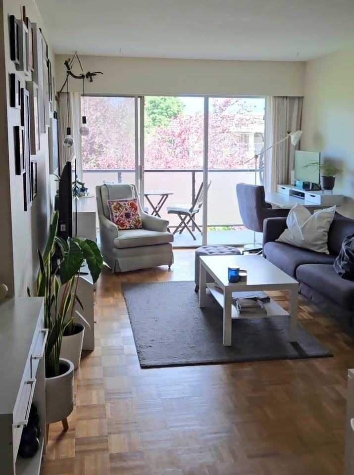 2055 York Avenue - Photo 4 of 11