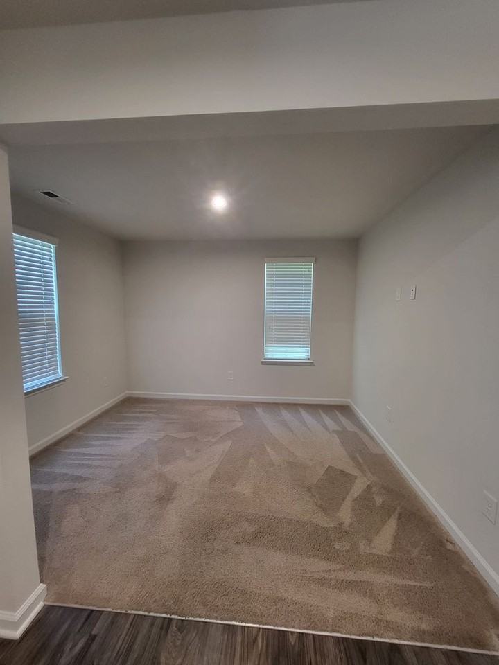 1214 Ashbury St - Photo 5 of 21