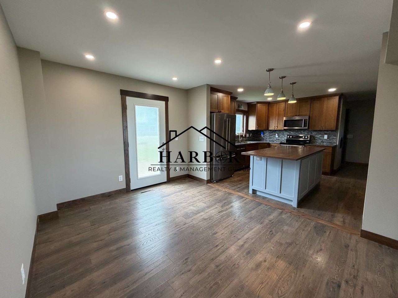 504 16th St Ne - Photo 2 of 12