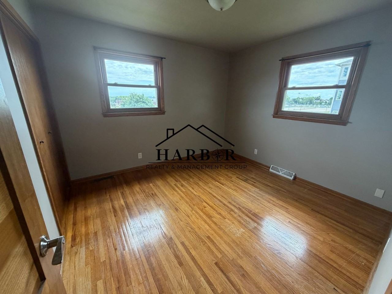 504 16th St Ne - Photo 5 of 12