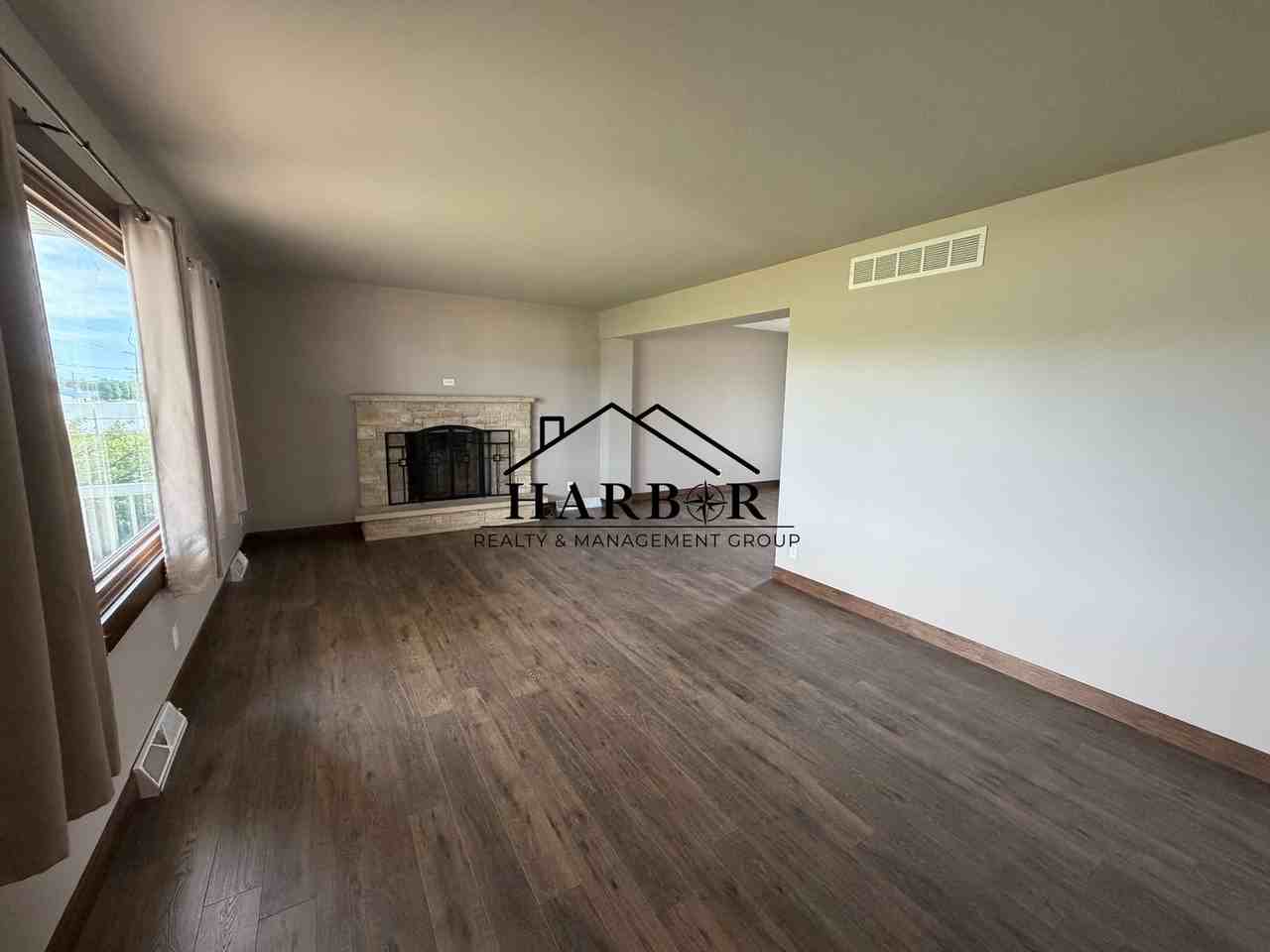 504 16th St Ne - Photo 3 of 12