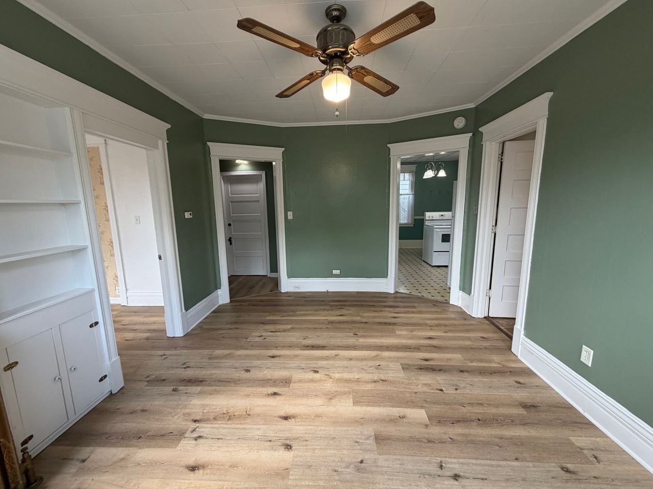 1128 Hammond Ave #1 - Photo 5 of 27
