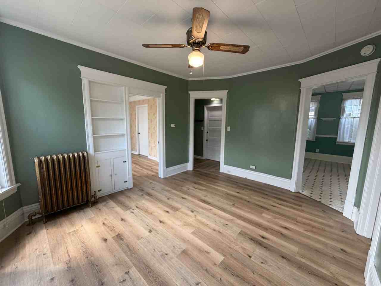 1128 Hammond Ave #1 - Photo 4 of 27